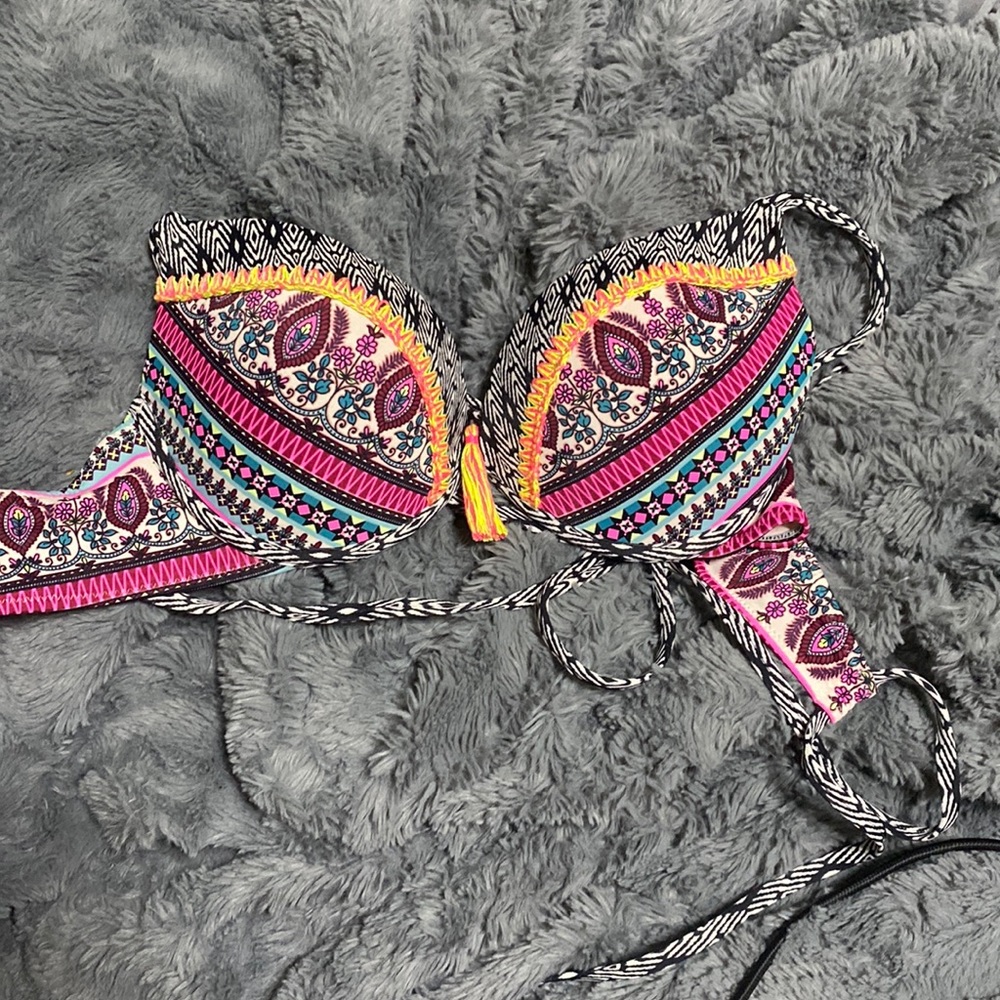 Shade and shore bikini swim top. Size 36B